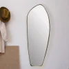 Design Wandspiegel organische Form 90 cm moderner Spiegel asymmetrisch gold